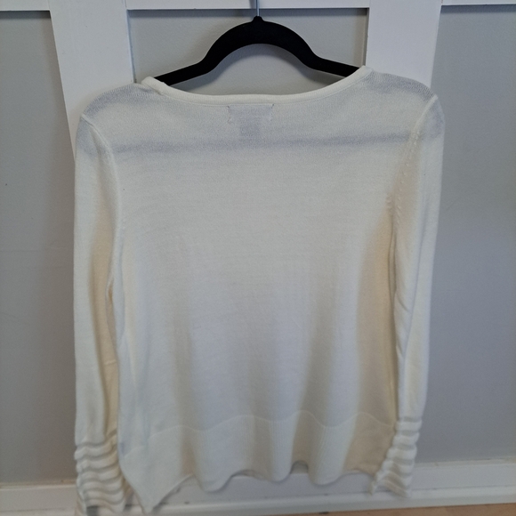 Liz Claiborne Ivory Sweater with Tiered Cuff Detail – Size Medium - Picture 5 of 5